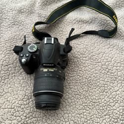 Nikon D3000, Digital Camera