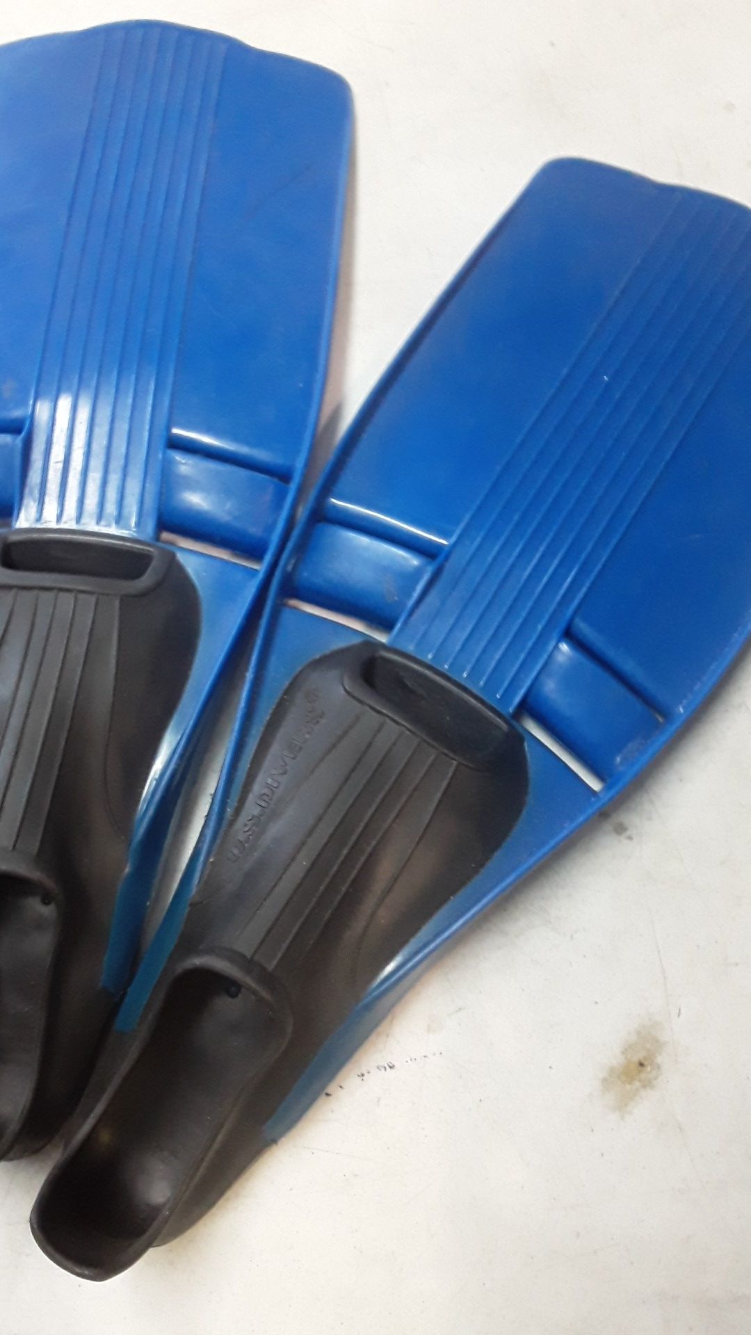 U.S. Divers fins M 6 1/2 - 8