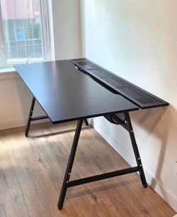 Height-adjustable gaming desk (63’’ x 31.5’’)