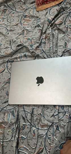 MacBook Air M3 – Like New