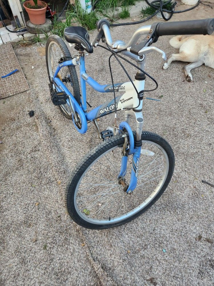 Bike para mujer rin 26 en buenas condiciones.