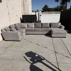 Living Spaces Full Large Size Sectional Couch (Light Gray) 