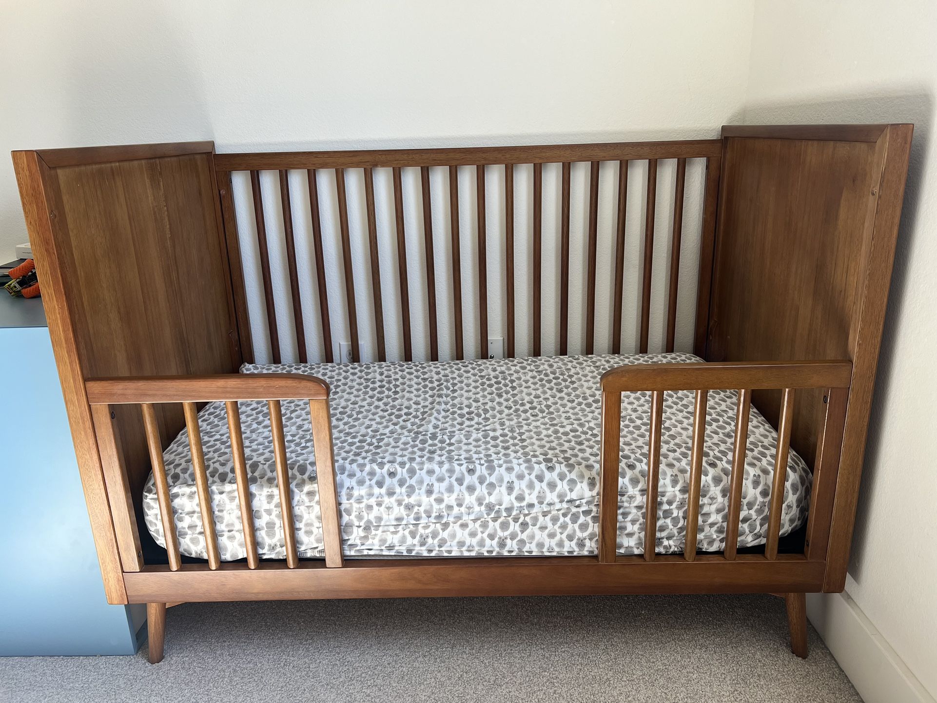 West Elm Mid-Century Crib + Conversion Kit (Excellent condition)