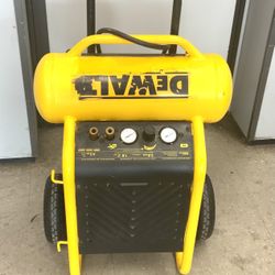 Dewalt Air Compressor 225 PSI 4.5 Gallon Oil Free Wheeled Electric Portable Cordless Heavy Duty Compact 