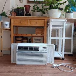 LG WINDOW AC UNIT w PANELS & ENERGY SAVER 8,000 BTUs