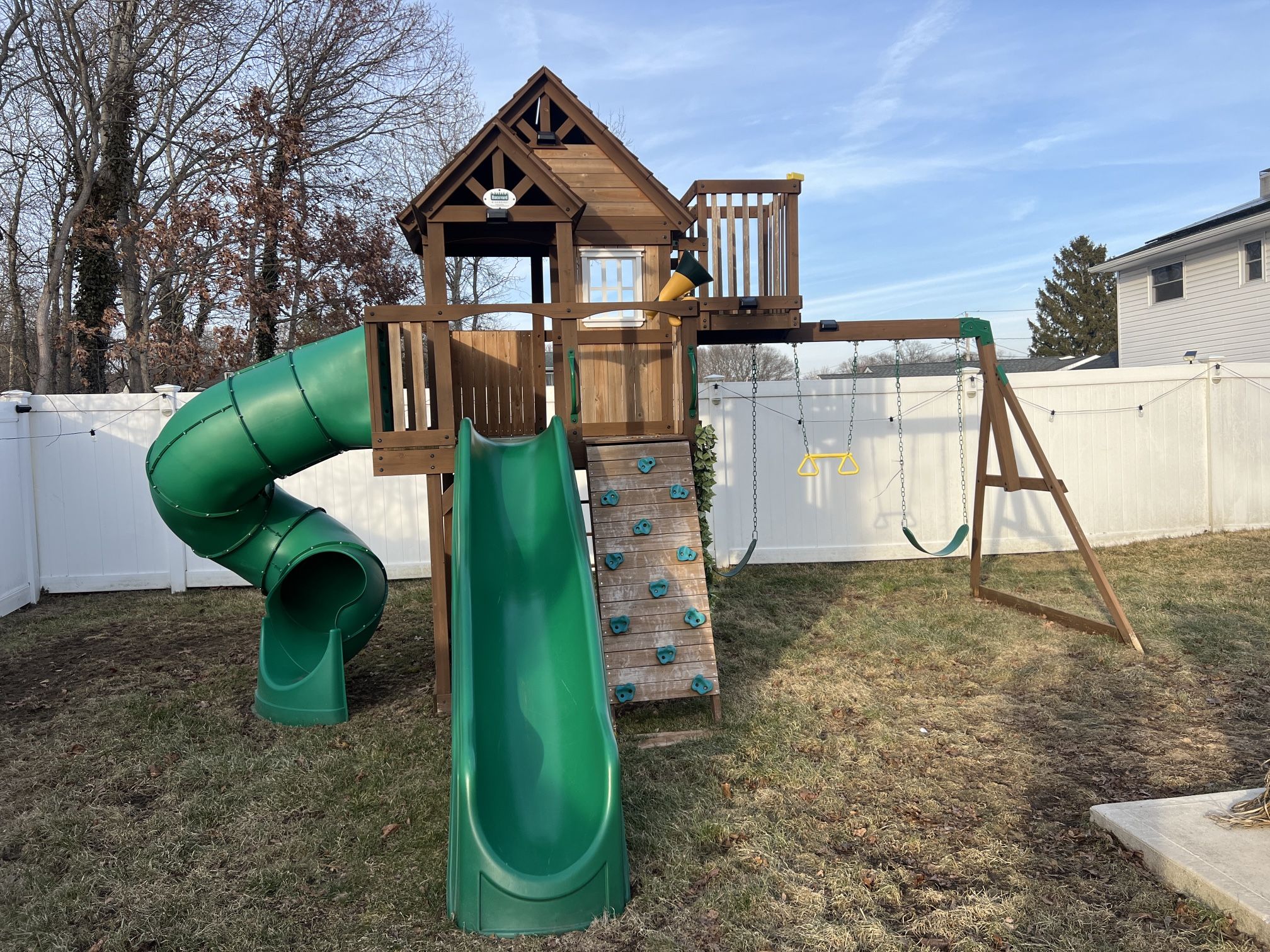 SWING SET BEAUTIFUL AND HUGE