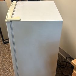 Mini fridge