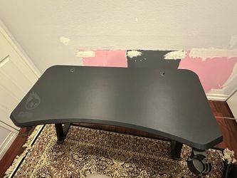 DPS Radius 60” gaming desk
