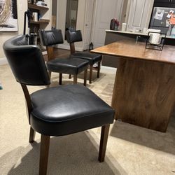 Dining table  and 6 chairs + modern  candle hold 