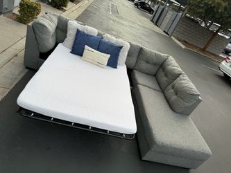 Beautiful gray sectional couch w pull out bed!!