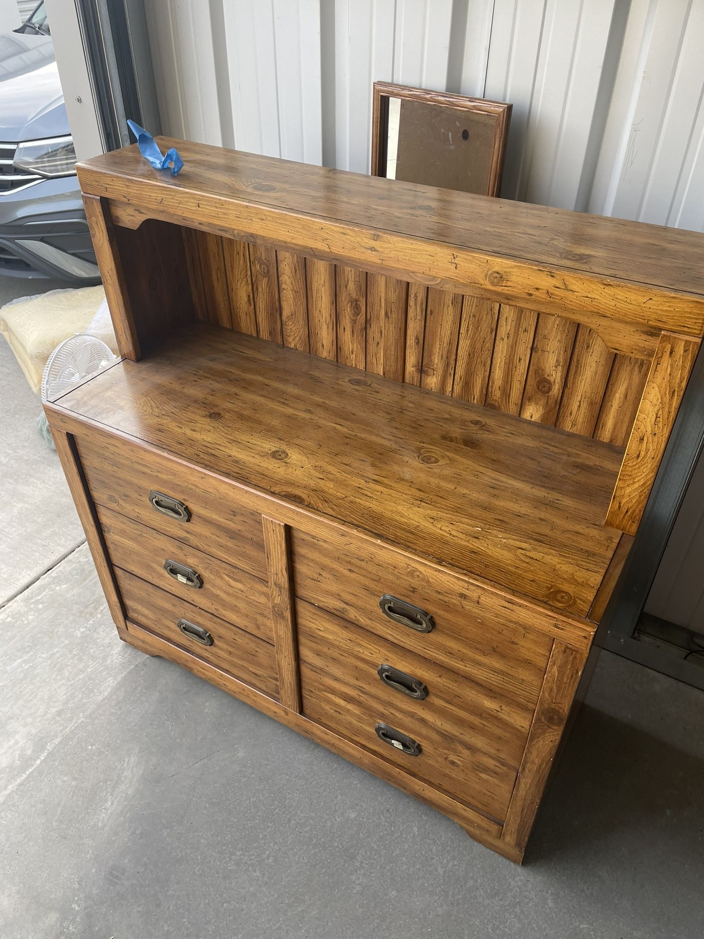Dresser Stand 