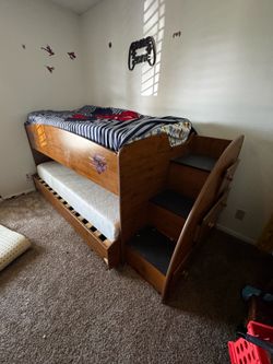 Twin bunk bed pull away twin on bottom