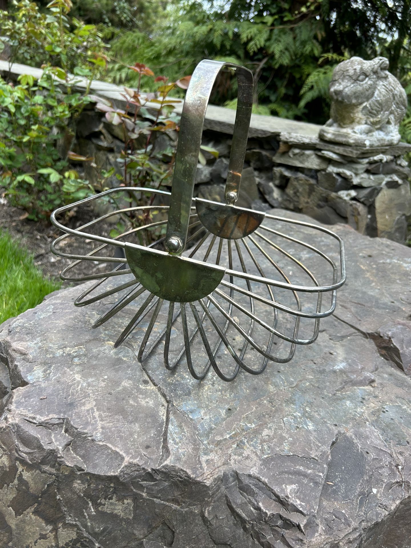 Silver Plate bread basket with handle. Vintage