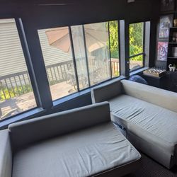 Right Facing Sectional Sofa w/ Chaise And Pull-out Sleeper FREE