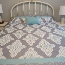 Queen Bed ,Lamps, And Tables