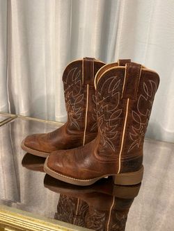 Boot Barn woman boots  size 6.5