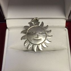 Pendant Smiling Sun 🌞925 Silver