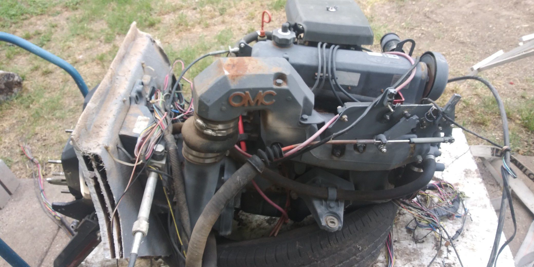 FOR PARTS ONLY : COBRA OMC boat motor