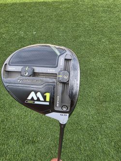 TaylorMade M1 Driver 9.5° w/ HZRDUS Smoke Green Stiff Shaft & Golf Club Headcover