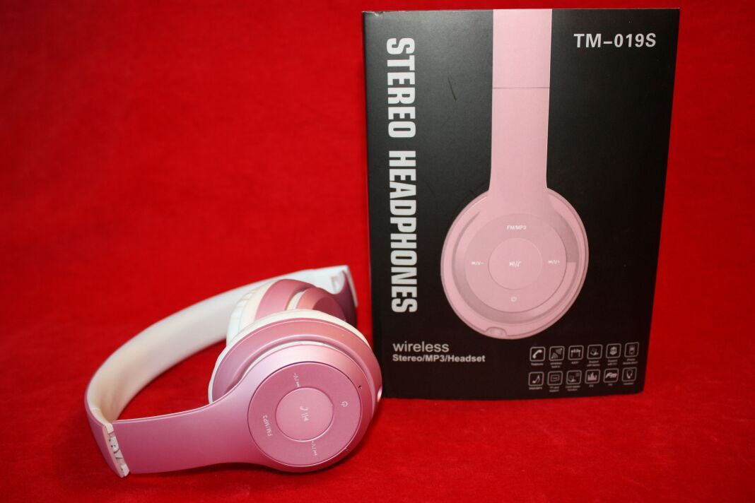 Bluetooth wireless headset ,earphones, earbuds,headphones hear music and answer calls use with any phone or Bluetooth device