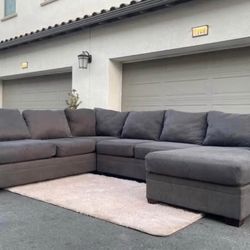 Stunning Gray Couch In Excellent Condition - Free Delivery Today Only. 🚛