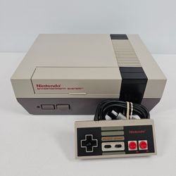 Nintendo Entertainment System NES Video Game Console NES-001 Gray