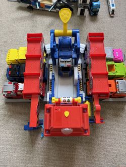 Paw Patrol Truck HQ Transforming Playset With ALL Collectible Trucks.