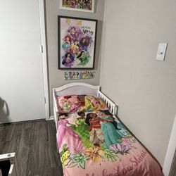 Toddler Bed With Mattress & Princess Decor 