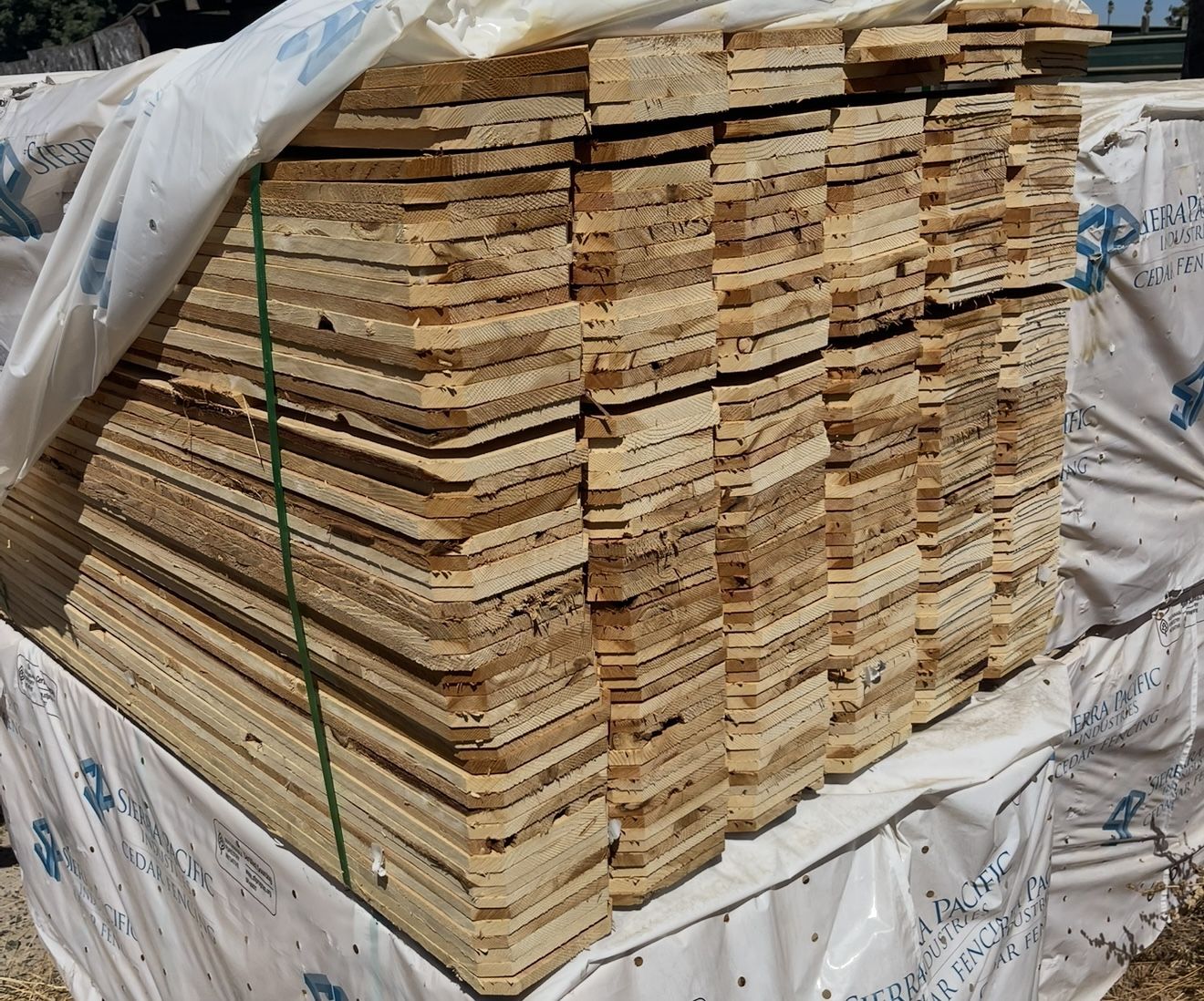 CEDAR FENCE PICKETS FOR SALE / MADERA PARA CERCOS