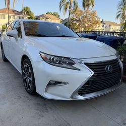2017 Lexus ES300 h 