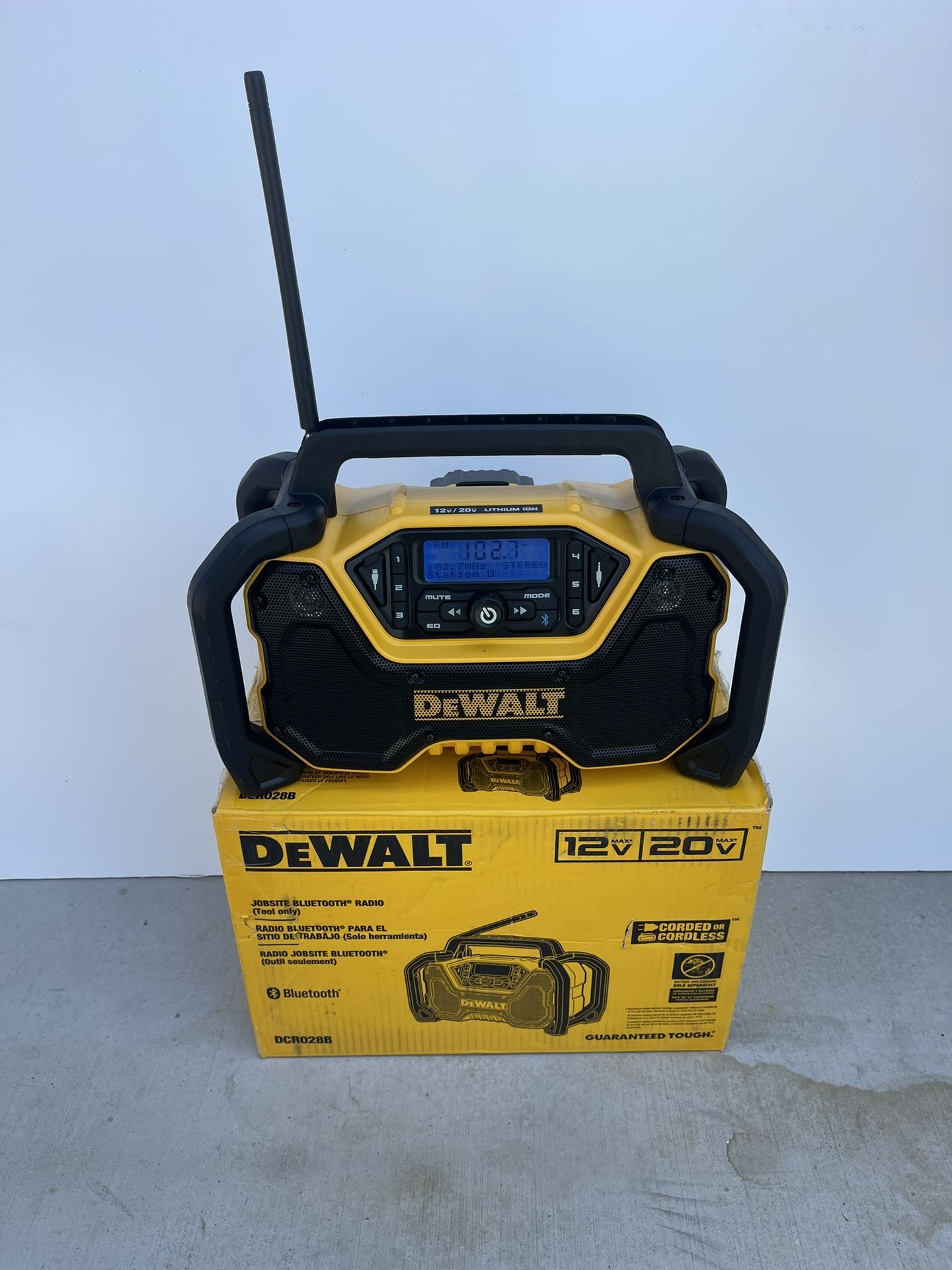 DEWALT 20V MAX Compact Cordless Bluetooth Radio (Tool Only)