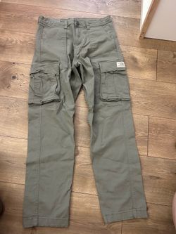 Zara men's relaxed-fit cargo pants in an olive green color men’s .size 31