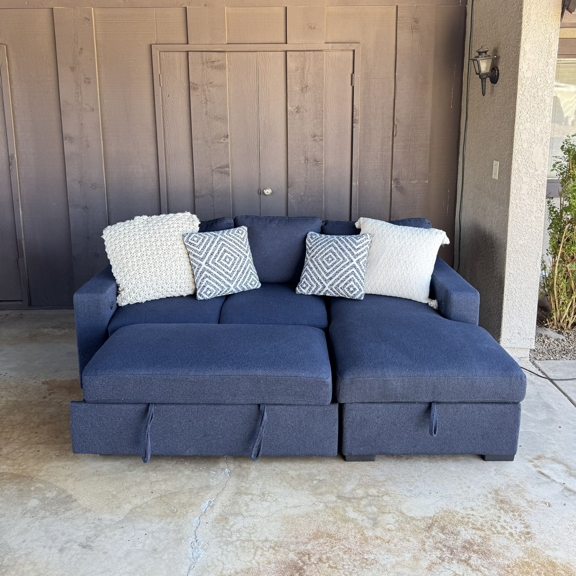 Sleeper Sectional ( Delivery Available )