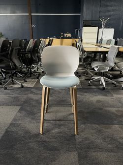 Haworth Maari Side Chair With Wooden Base