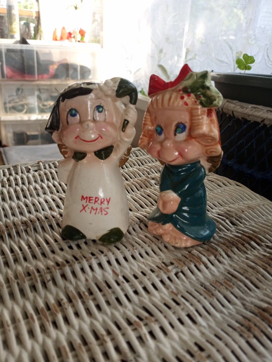 Adorable Vintage Christmas Salt And Pepper Shakers
