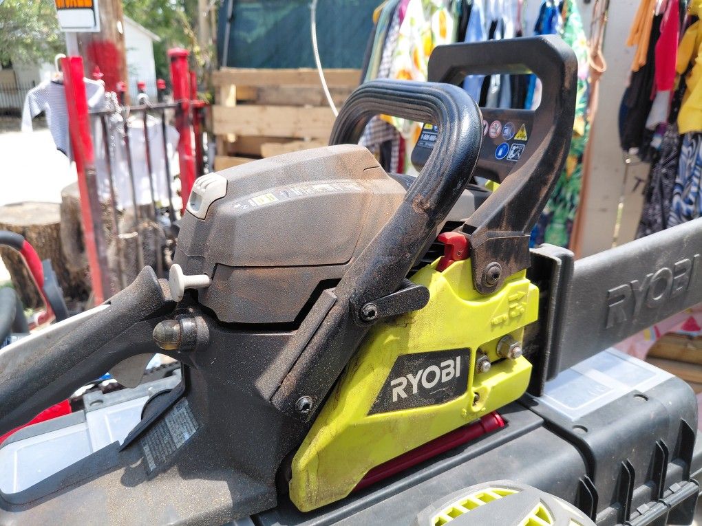Ryobi Chainsaw. Gas