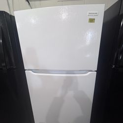Frigidaire Top And Bottom Refrigerator 