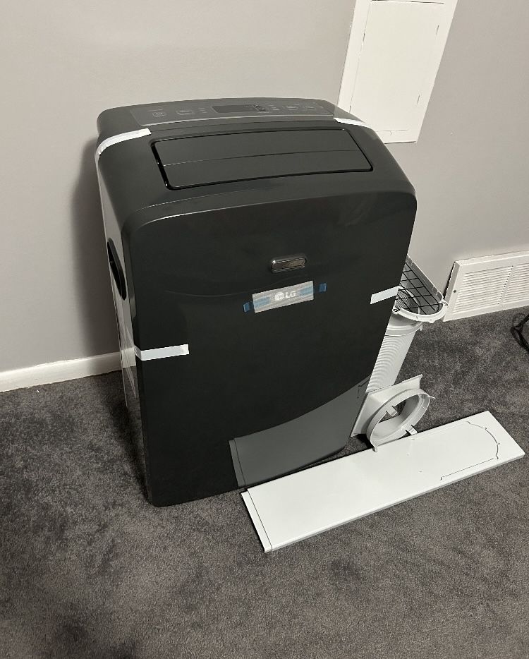 LG Portable Air Conditioner 8,000 BTU Read Description