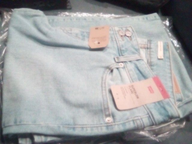 Levi's Jeans π-- Brand New!! Tags still on....Size: 29,/32....