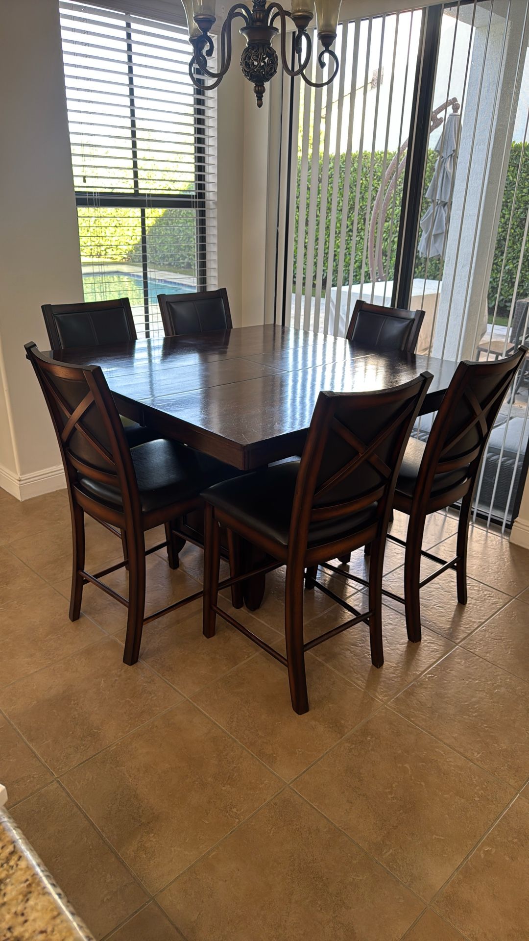 Elegant High-Top Dining Table – Expandable & Stylish!