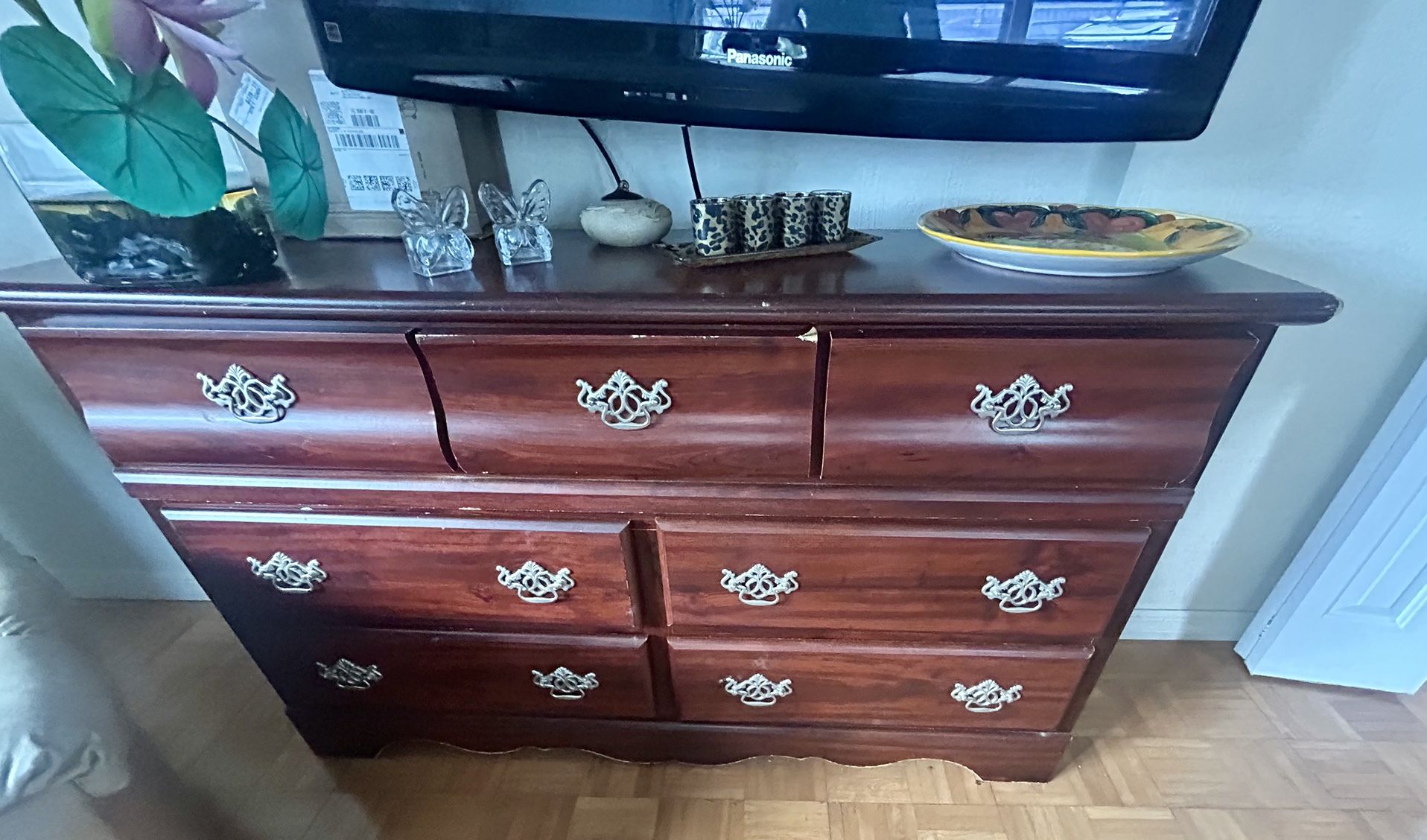 Wood Dresser With 7 Drawers 