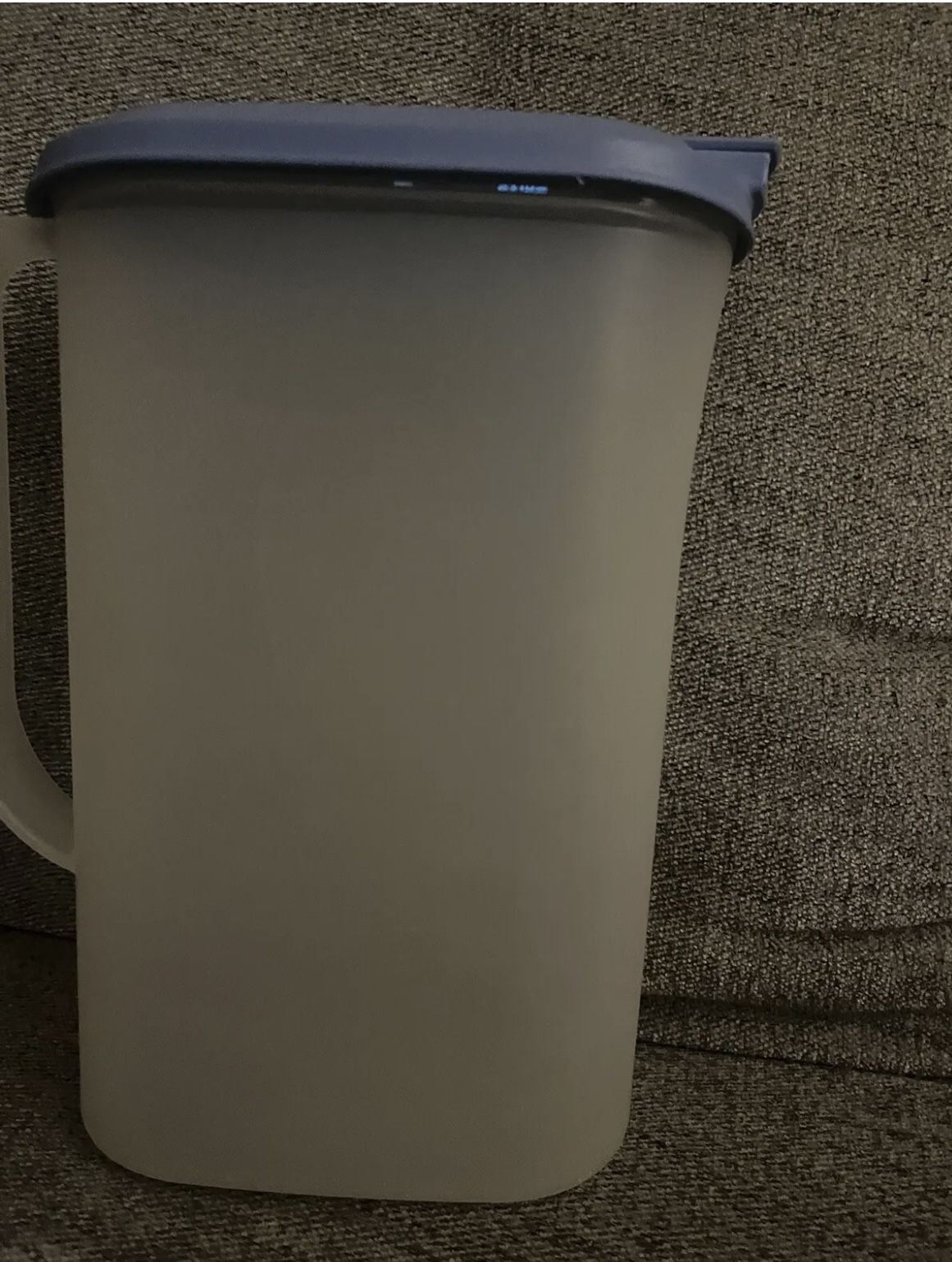 Tupperware Slim Line 2 Quart Pitcher Blue Flip lid 3