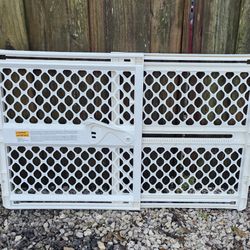 BABY GATE or Pet / Dog Gate - Toddleroo by North States 26"-42" Supergate Explorer Baby Safety Gate Plastic