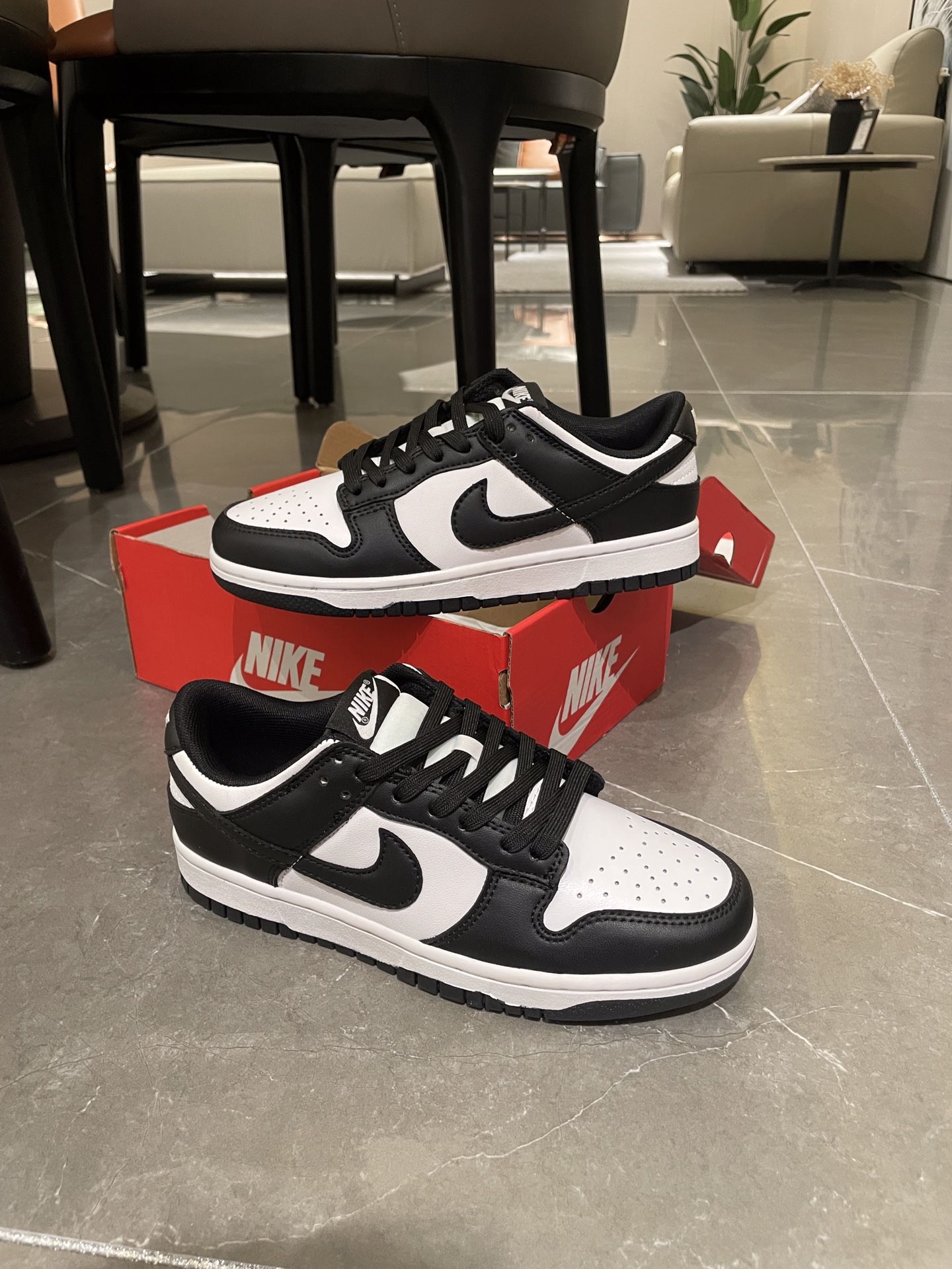 Nike dunks panda sport shoes Size US 8