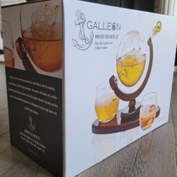 WHISKEY DECANTER SET