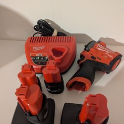 Milwaukee M12 Stubby 3/8