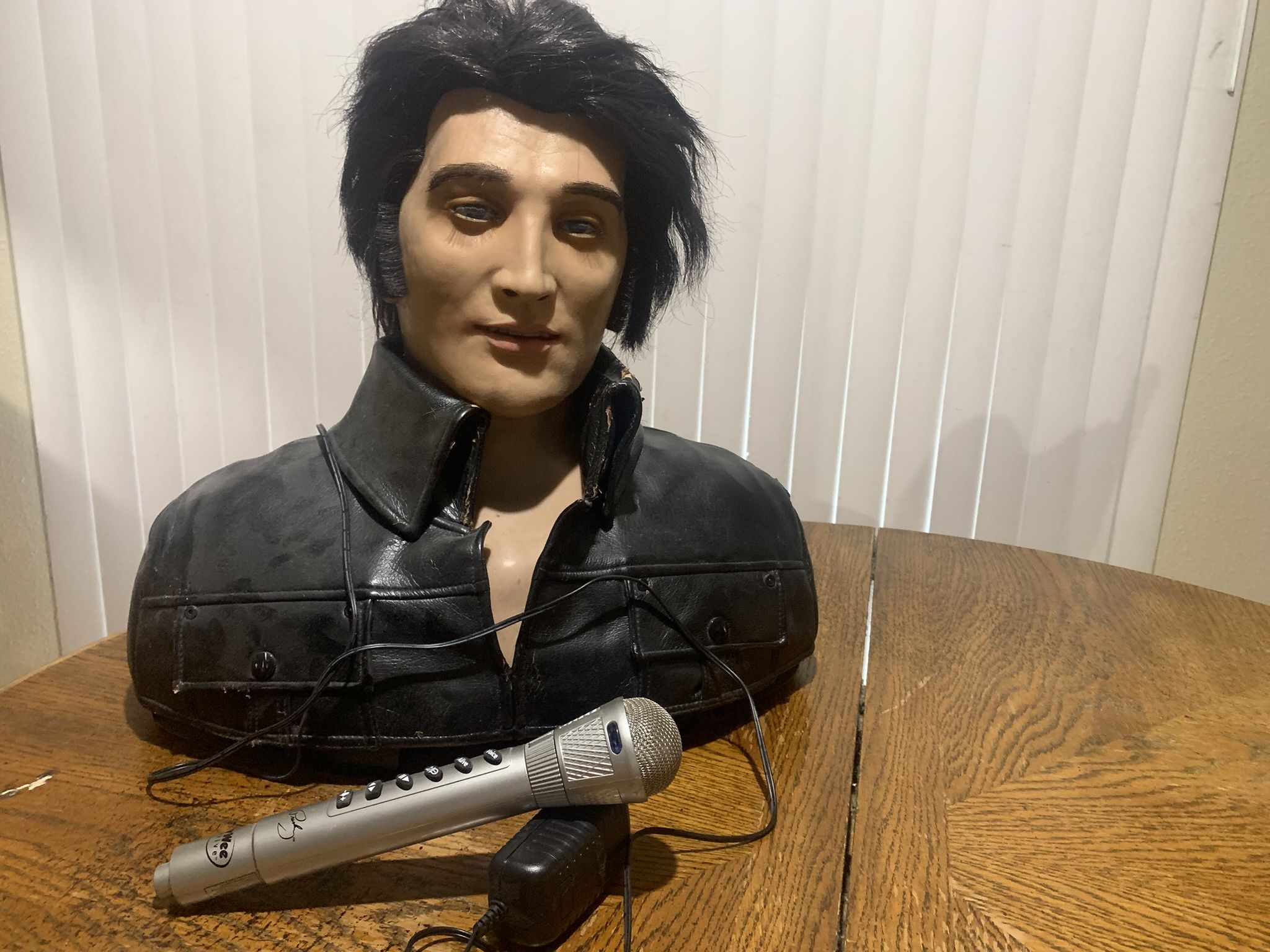 WowWee Alive ELVIS Presley