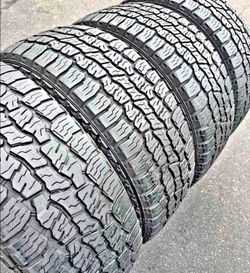 275/70/18 Open Ranger set de tires con 80% de vida las 4