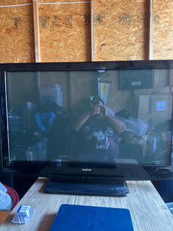 SANYO DP42740 42" LCD Television 1080p FHD Black 2010 Model Used