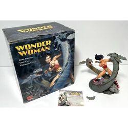 DC Direct Wonder Woman vs Hydra Serpents 11" Statue /2000